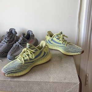 Yeezy barely worn 10 1/2